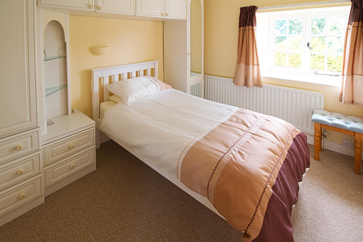Single bedroom at Apple Cottage self-catering cottage near Dorchester and Weymouth