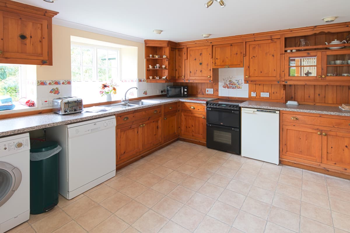 Fully equipped country kitchen at Apple Cottage self-catering holiday cottage near Dorchester